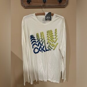 New Oakley Long Sleeve Tshirt-LG